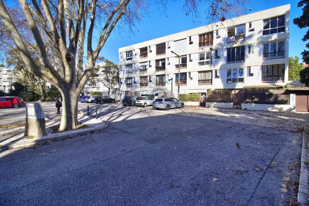 Apartamento T1 para Arrendamento em Lombos Foto 1