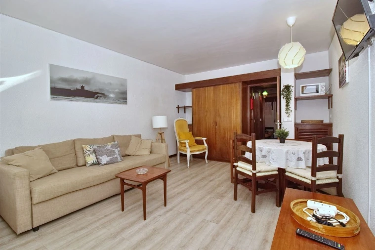 Apartamento T1 para Arrendamento em Lombos Foto 2