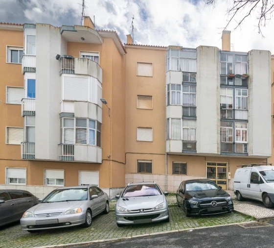 Apartamento T3 para Venda em Amadora Foto 1