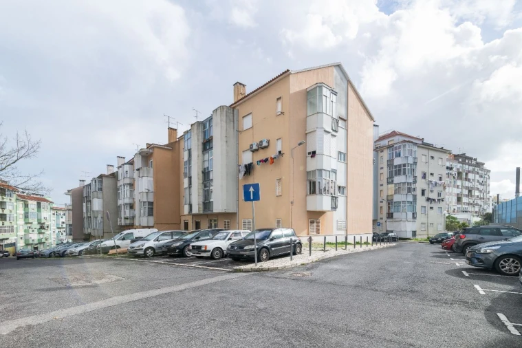 Apartamento T3 para Venda em Amadora Foto 3