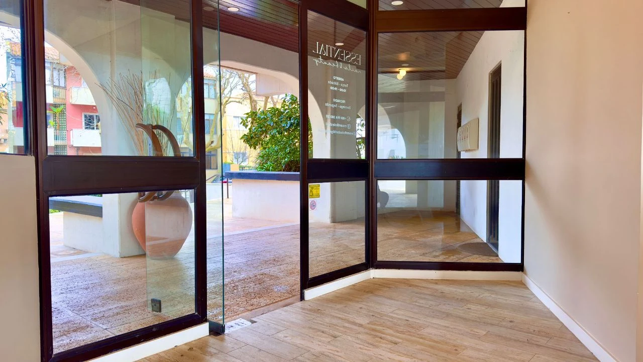 Loja para Arrendamento em São Pedro do Estoril Foto 6