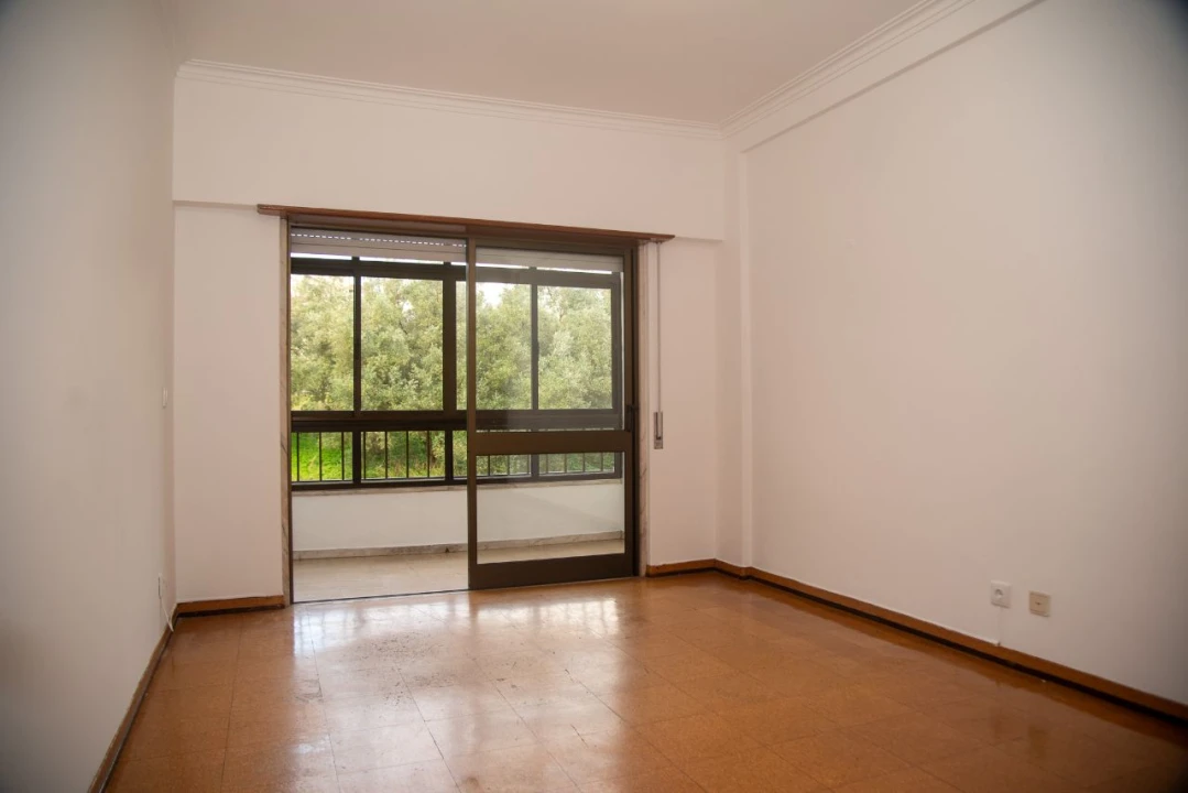 Apartamento T2 para Arrendamento em Benfica Foto 2