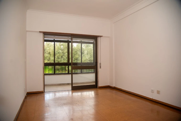 Apartamento T2 para Arrendamento em Benfica Foto 2