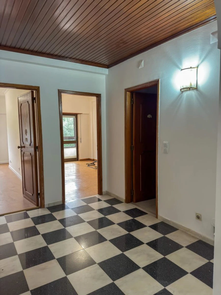 Apartamento T2 para Arrendamento em Benfica Foto 14