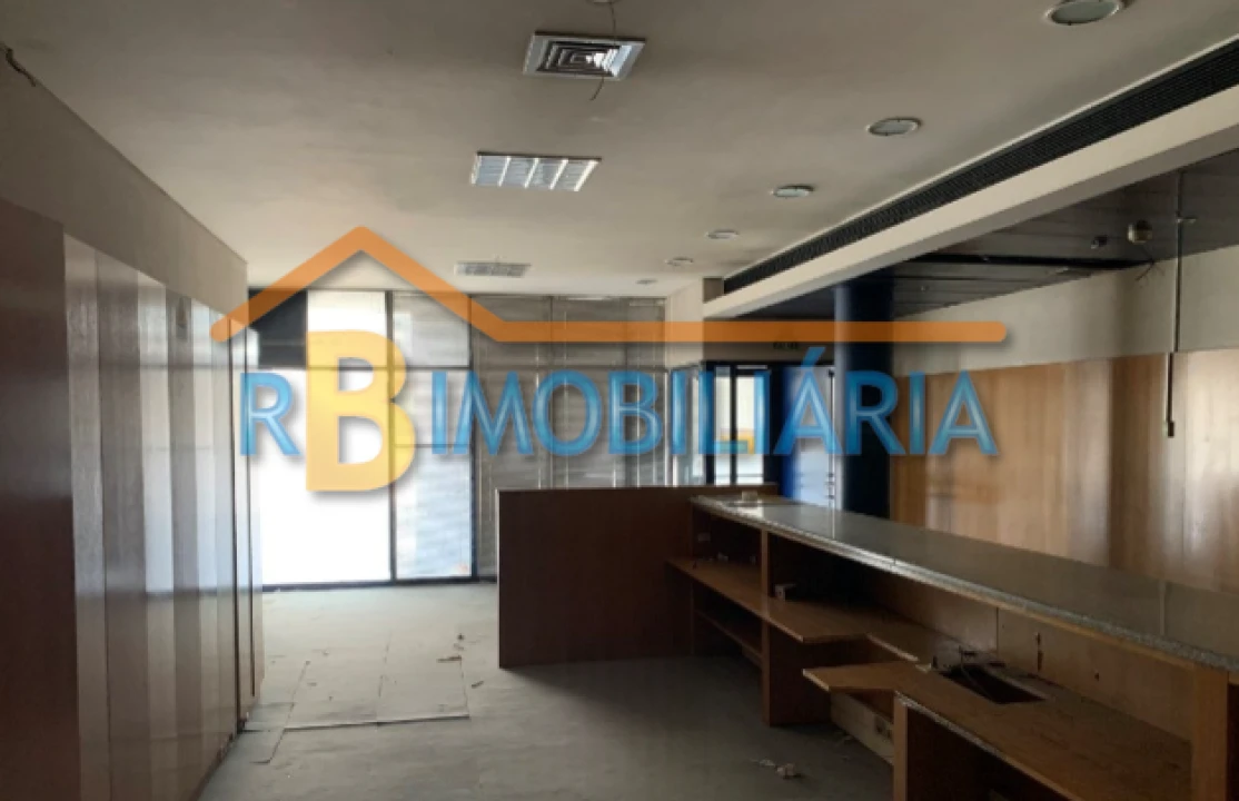 Loja para Venda em Santa Maria de Lamas Foto 2