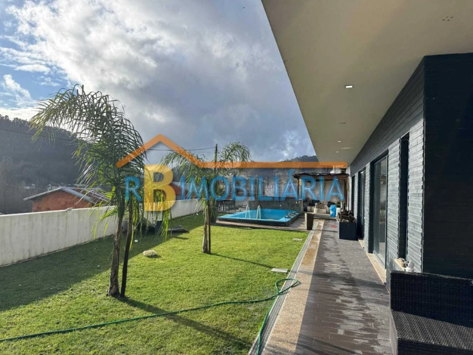 Moradia T3 para Venda em Urrô Foto 1