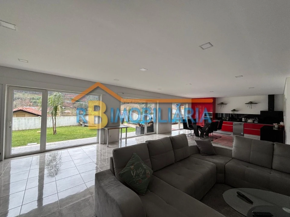 Moradia T3 para Venda em Urrô Foto 3