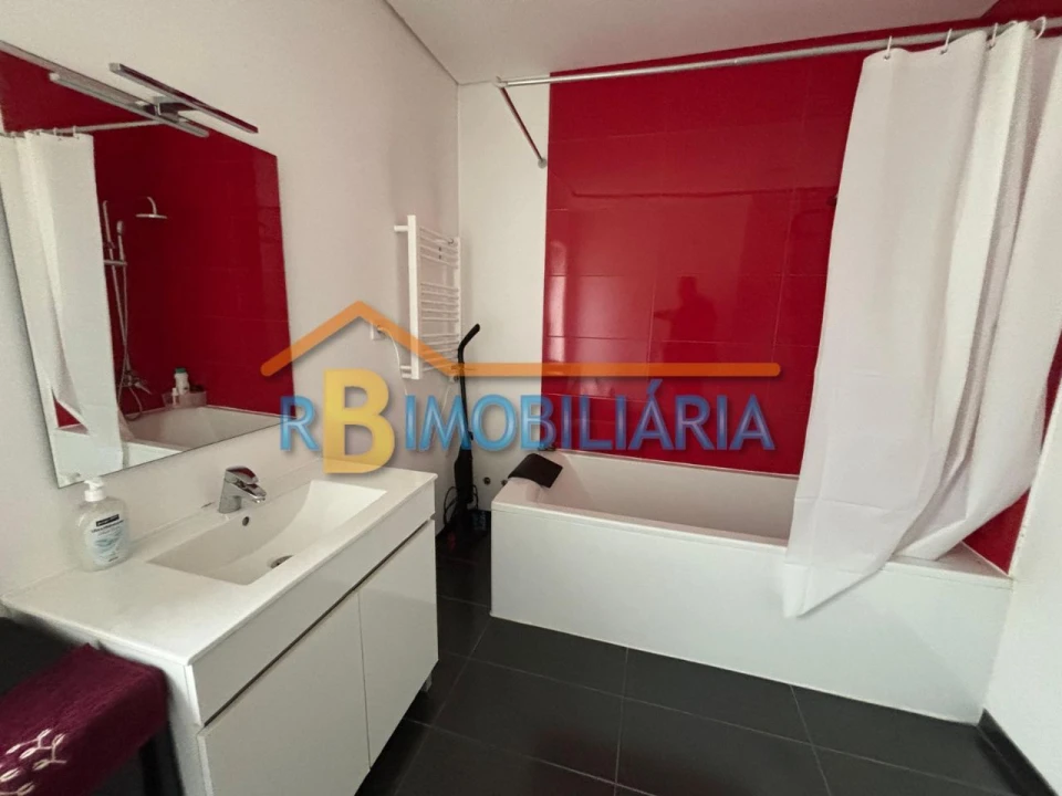 Moradia T3 para Venda em Urrô Foto 11