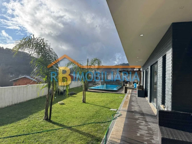 Moradia T3 para Venda em Urrô Foto 1