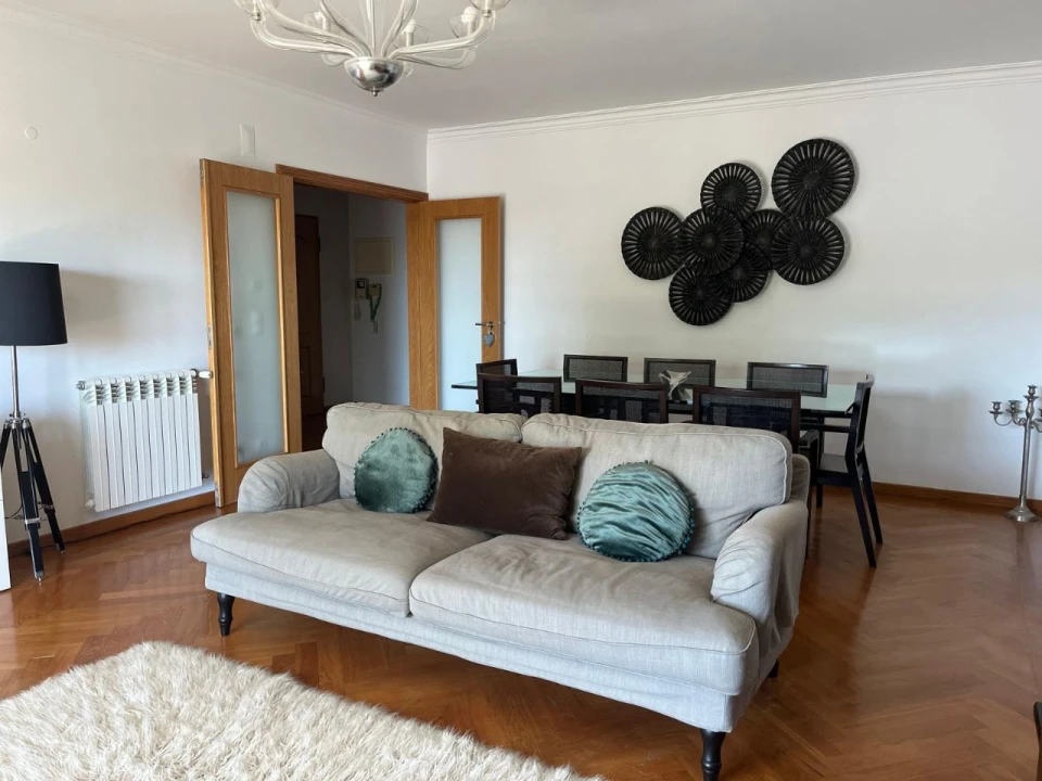 Apartamento T3 para Arrendamento em Carcavelos Foto 2