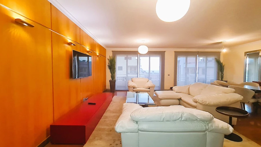 Apartamento T3 para Arrendamento em Funchal Foto 8