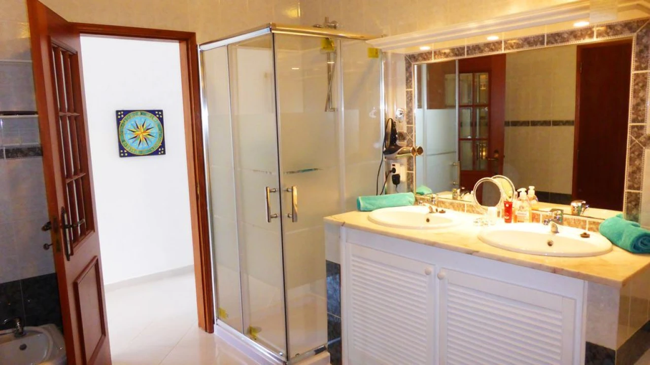 Moradia T3 para Arrendamento em Porches Velho Foto 14