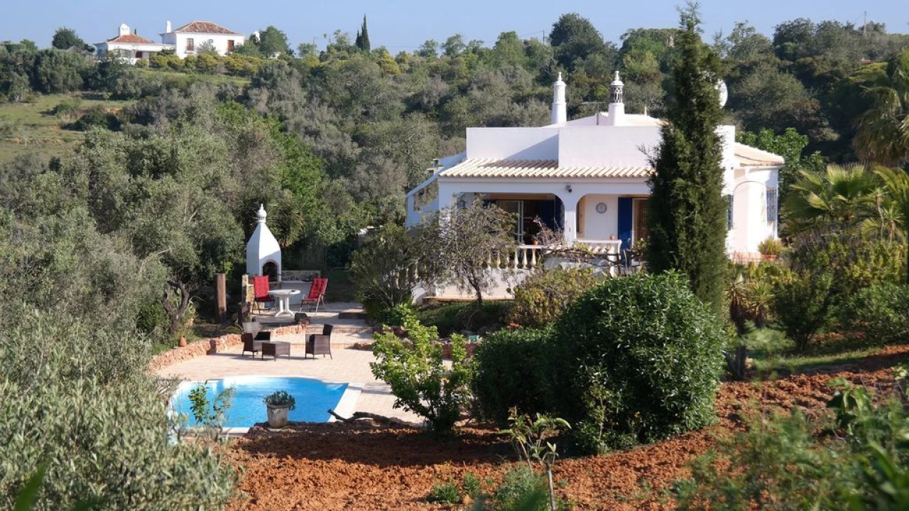 Moradia T3 para Arrendamento em Porches Velho Foto 1