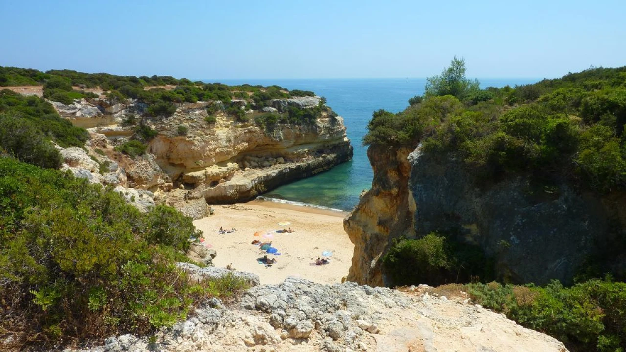 Moradia T3 para Arrendamento em Porches Velho Foto 27