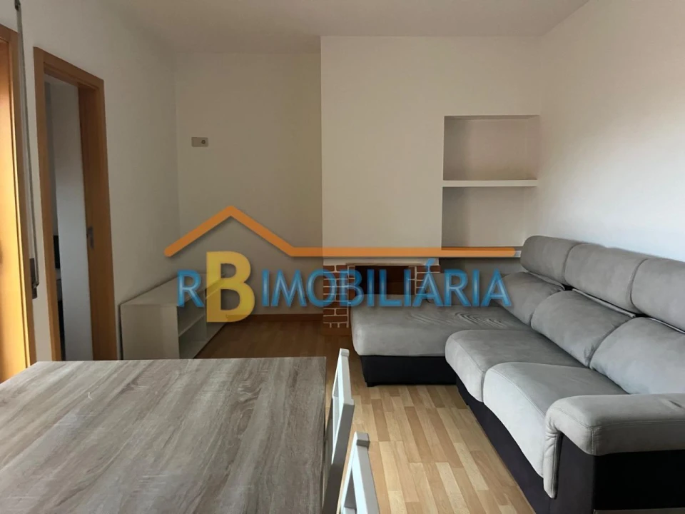 Apartamento T1 para Venda em Santa Maria de Lamas Foto 2