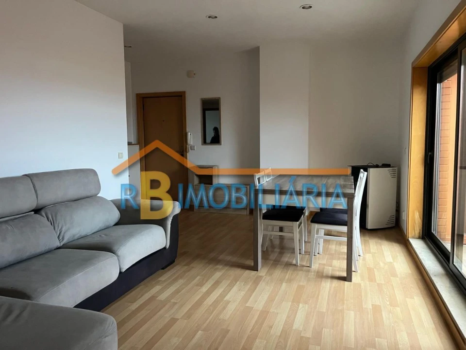 Apartamento T1 para Venda em Santa Maria de Lamas Foto 3