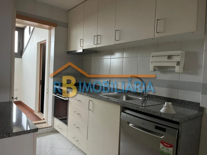 Apartamento T1 para Venda em Santa Maria de Lamas Foto 4