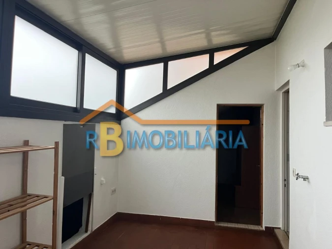 Apartamento T1 para Venda em Santa Maria de Lamas Foto 8