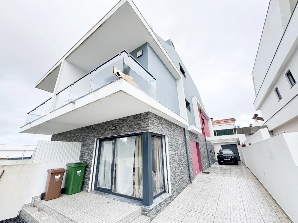 Moradia T4 para Venda em Fernão Ferro Foto 12