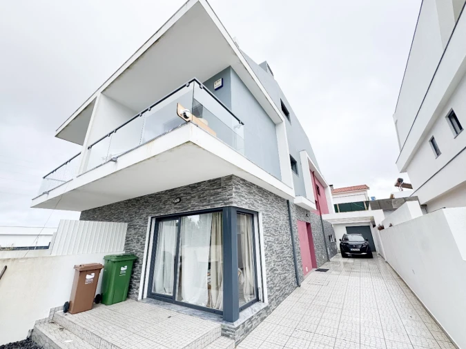 Moradia T4 para Venda em Fernão Ferro Foto 12