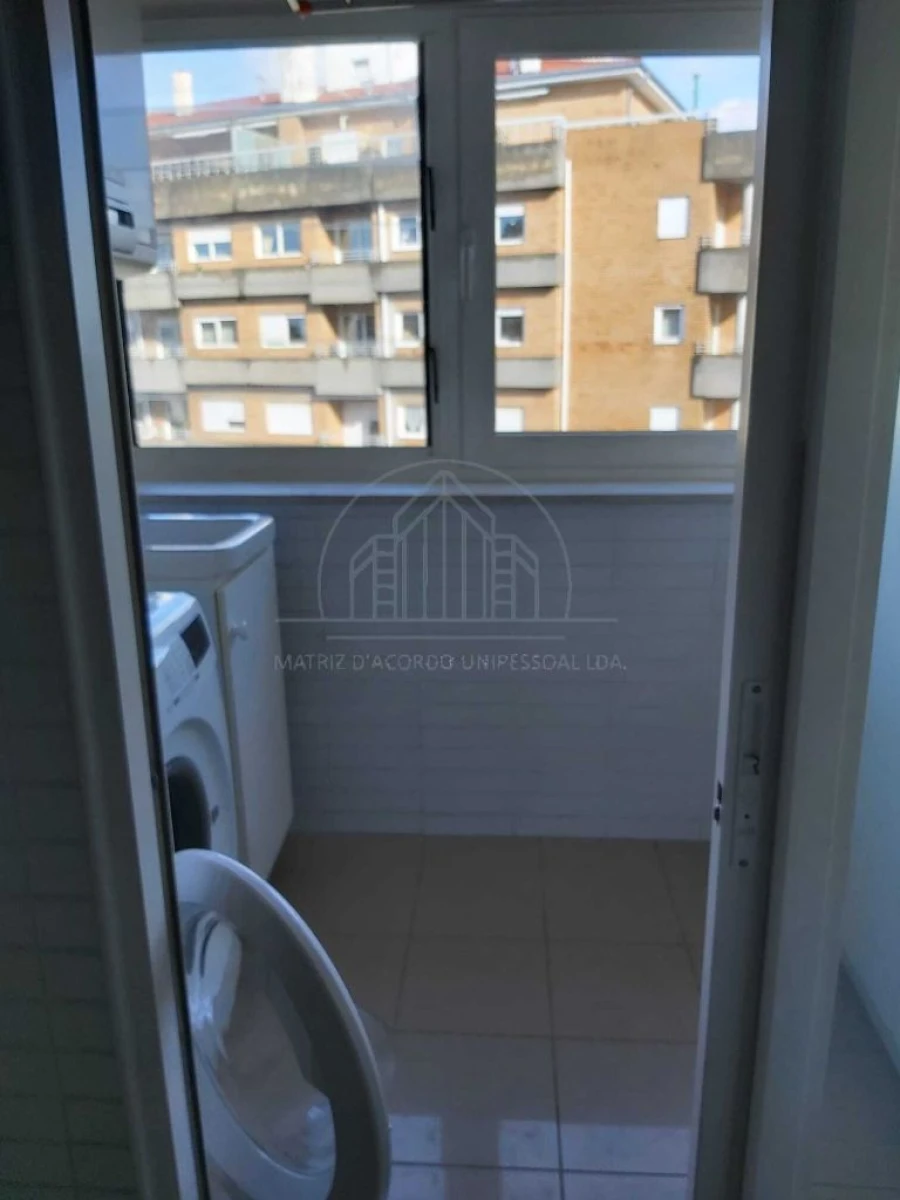 Apartamento T2 para Arrendamento em Porto Foto 12