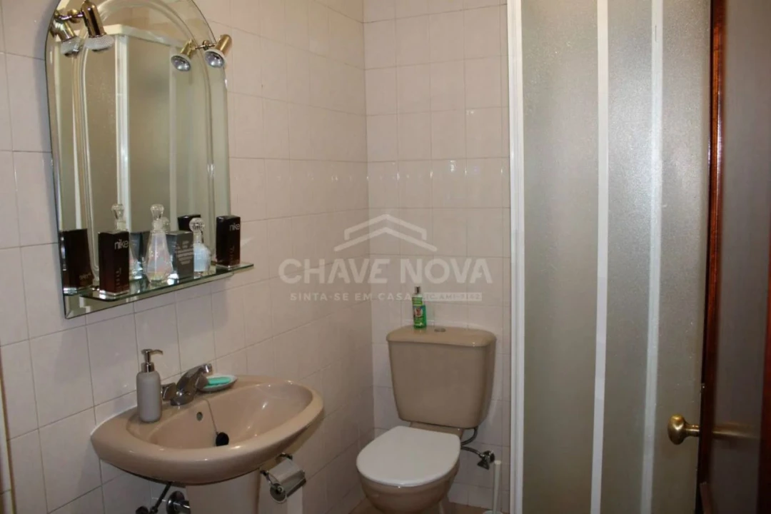 Moradia T5 para Venda em Pedroso Foto 13