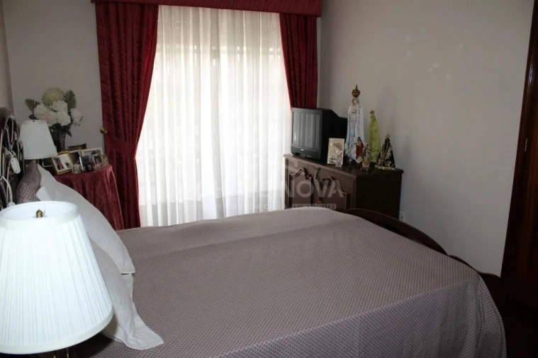 Moradia T5 para Venda em Pedroso Foto 16