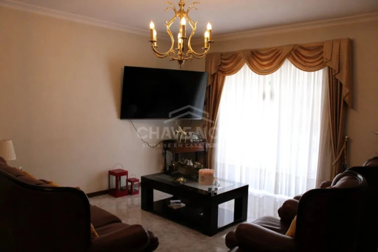 Moradia T5 para Venda em Pedroso Foto 24