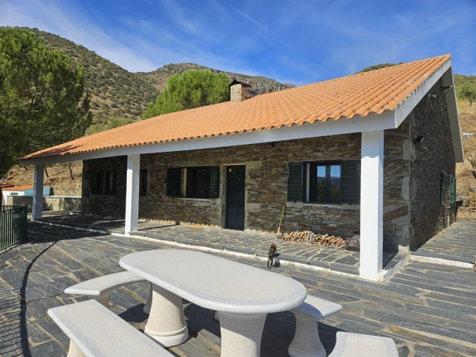 Quinta T4 para Venda em Freixo De Espada A Cinta Foto 1