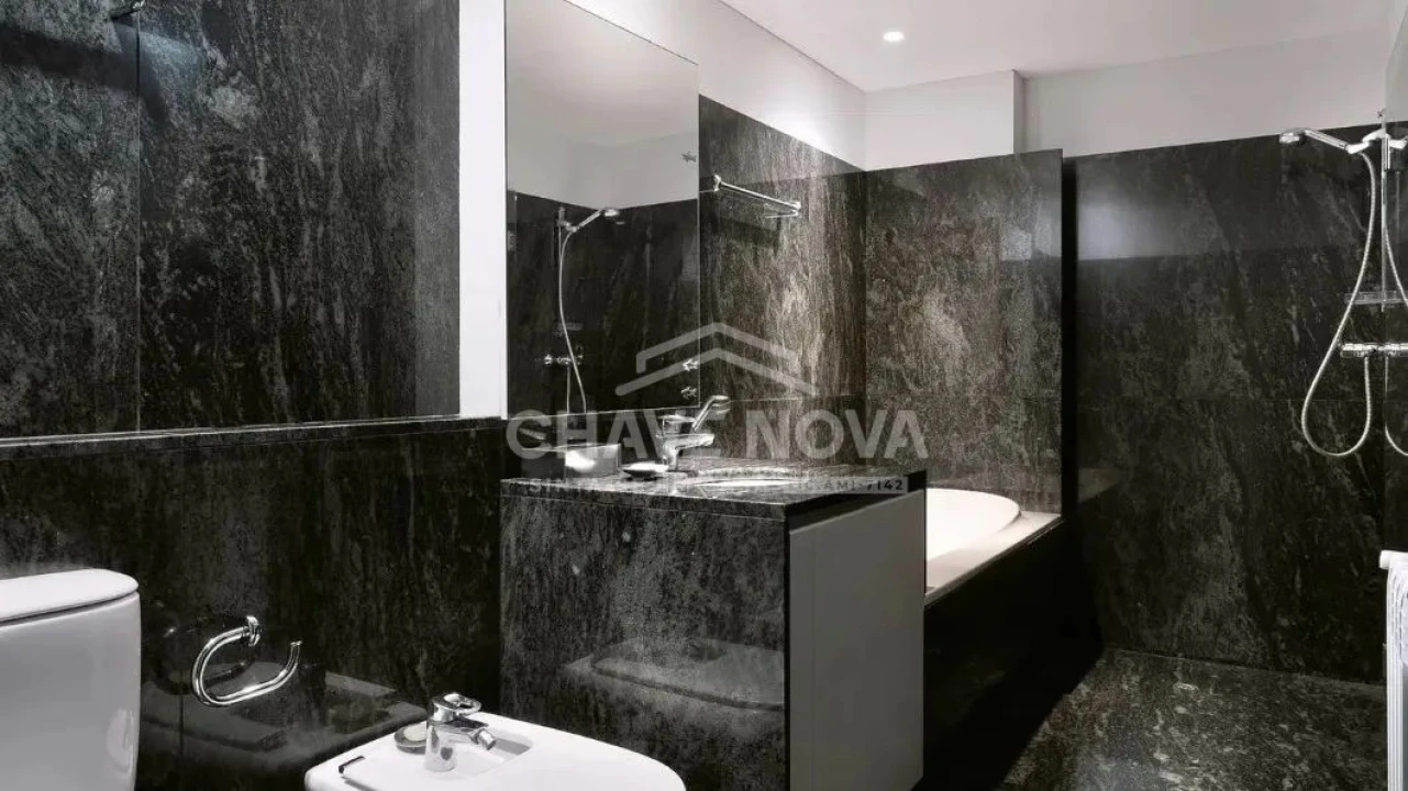 Moradia T4 para Venda em Porto Foto 13