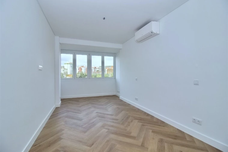 Apartamento T4 para Venda em Paço de Arcos Foto 14