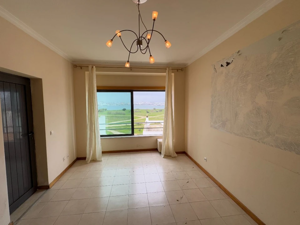 Moradia T4 para Venda em Ferragudo Foto 9