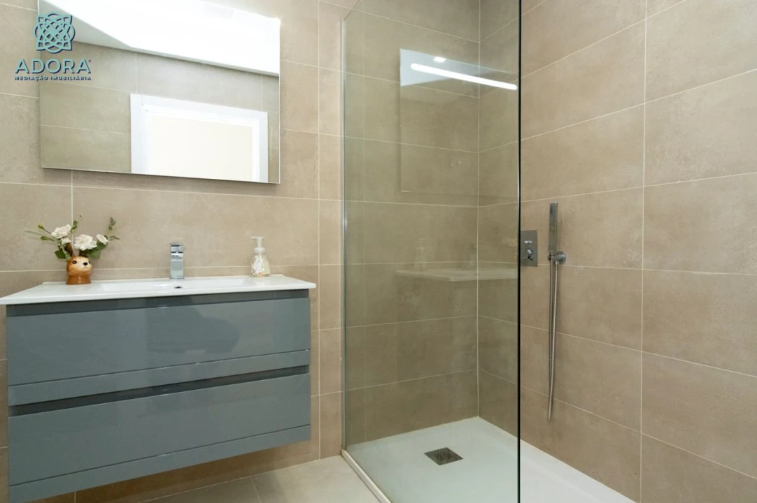 Apartamento T2 para Venda em Gondruzeira Foto 25