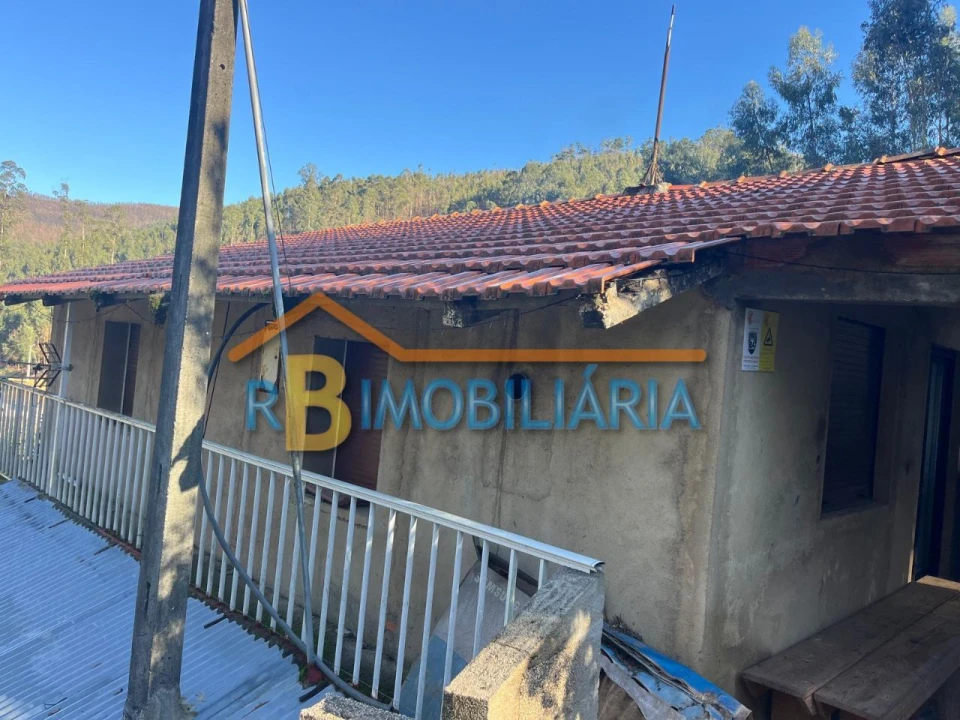 Moradia T3 para Venda em Troncos Foto 2