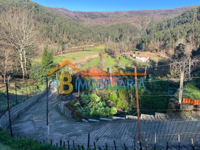 Moradia T3 para Venda em Troncos Foto 1