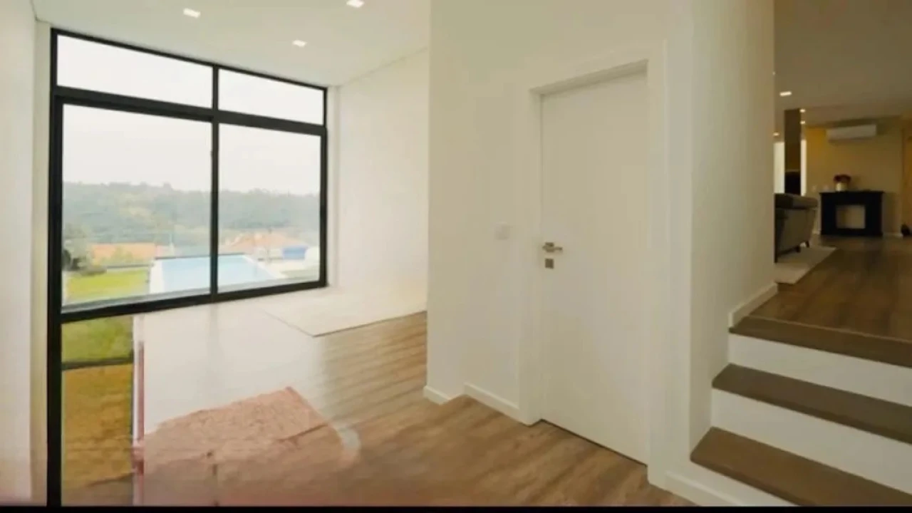 Moradia T5 para Venda em Jovim Foto 13