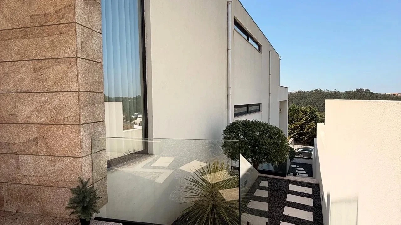 Moradia T5 para Venda em Jovim Foto 29