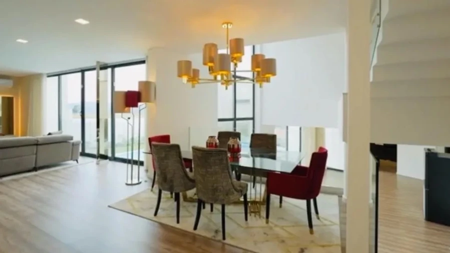 Moradia T5 para Venda em Jovim Foto 26