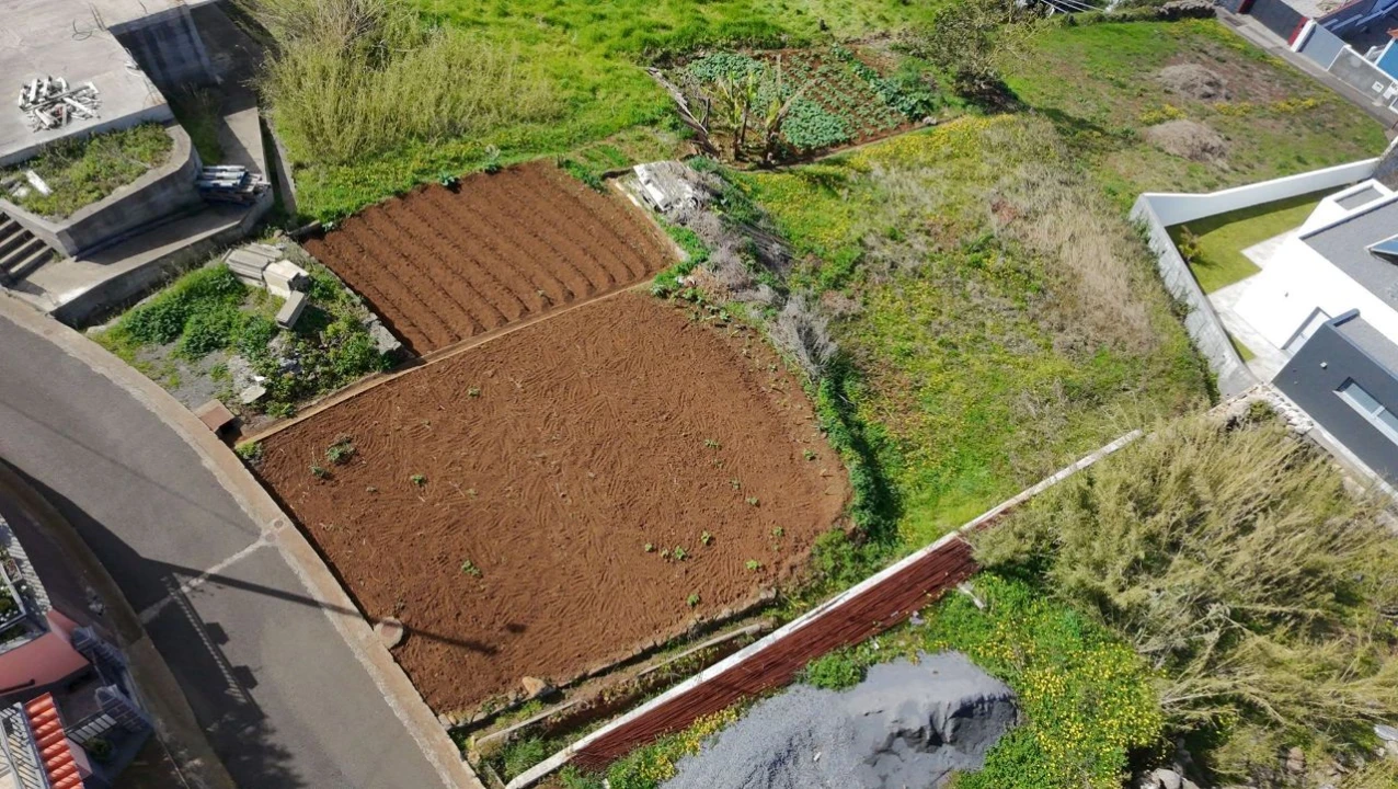 Terreno para Venda em Arco da Calheta Foto 6