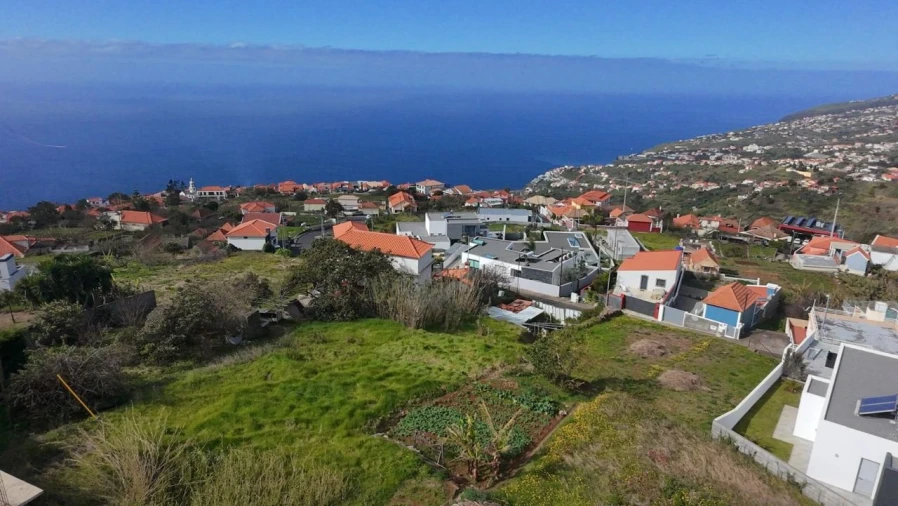 Terreno para Venda em Arco da Calheta Foto 2