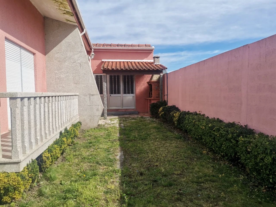 Moradia T5 para Venda em Guilhabreu Foto 3