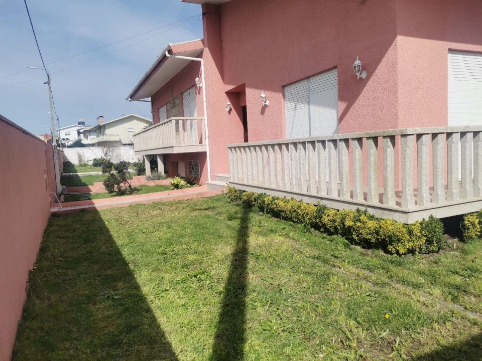 Moradia T5 para Venda em Guilhabreu Foto 5