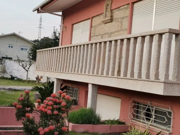 Moradia T5 para Venda em Guilhabreu