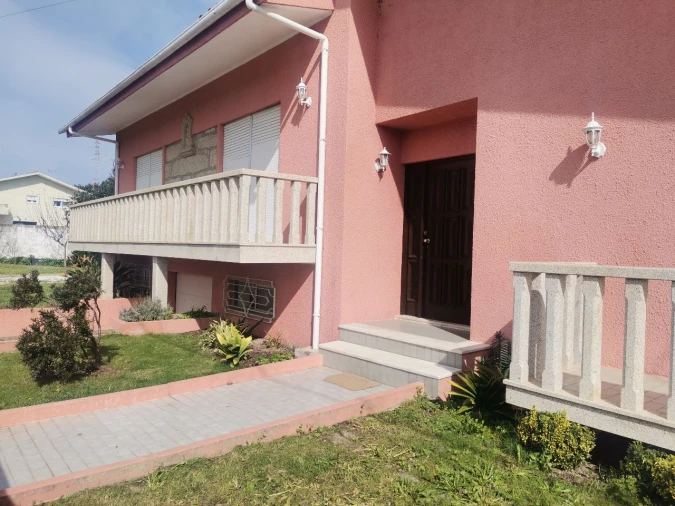 Moradia T5 para Venda em Guilhabreu Foto 4