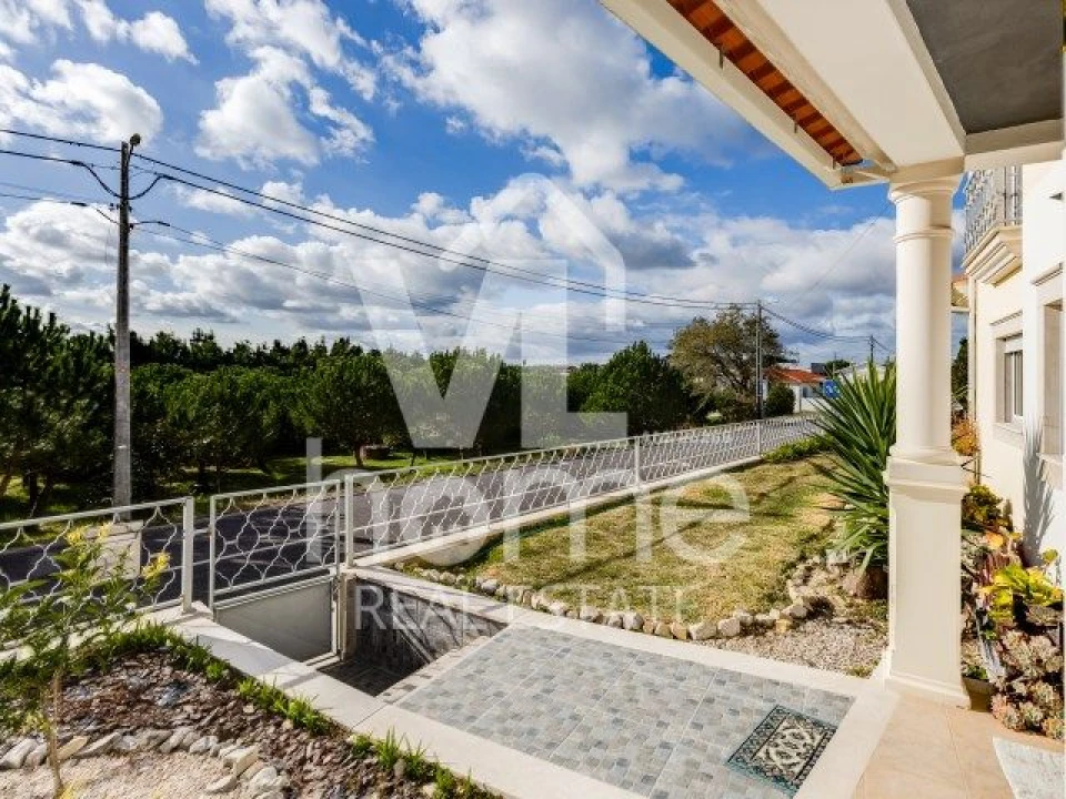 Moradia T4 para Venda em Codiceira Foto 39