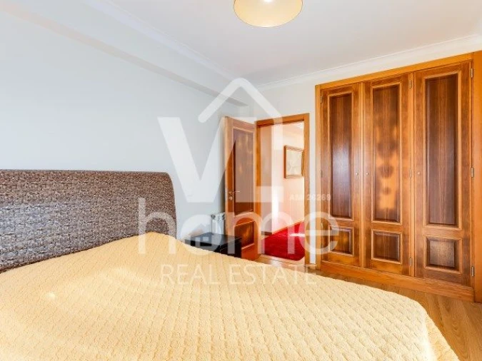 Moradia T4 para Venda em Codiceira Foto 9