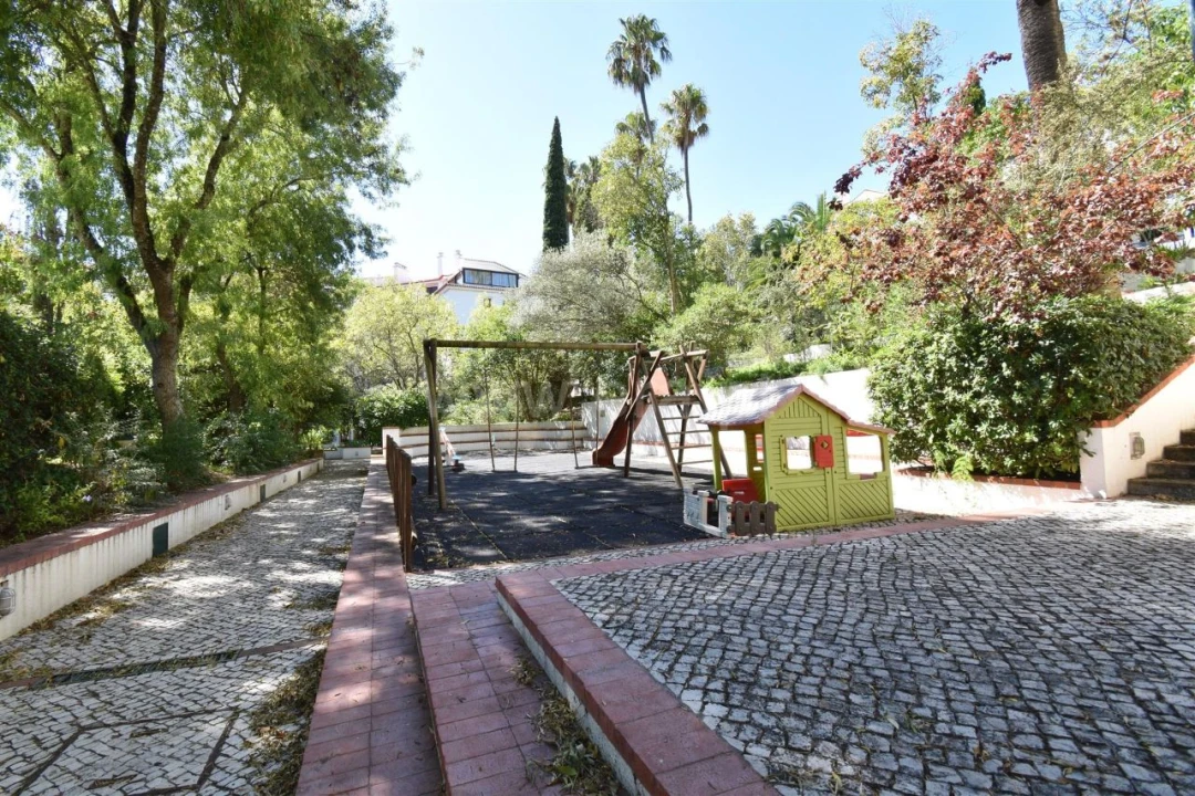 Apartamento T0 para Arrendamento em Monte Estoril Foto 10