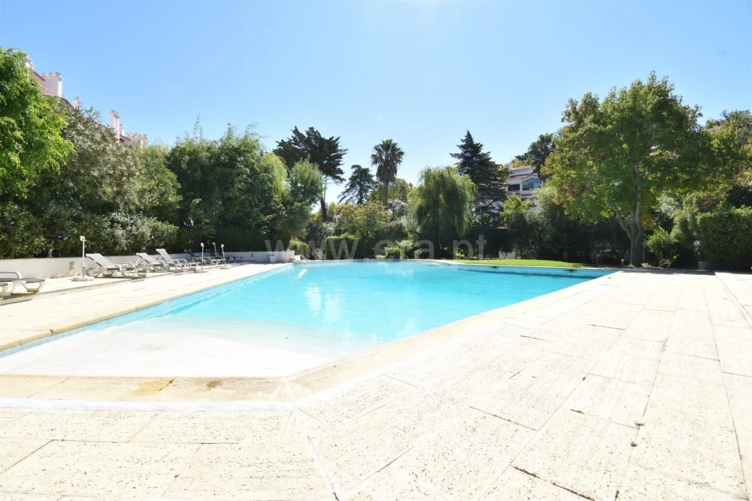 Apartamento T0 para Arrendamento em Monte Estoril Foto 9