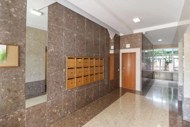 Apartamento T2 para Venda em Funchal Foto 9