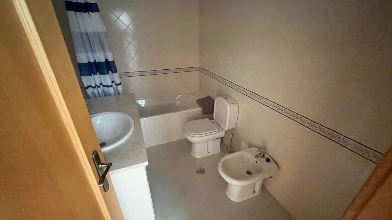 Moradia T3 para Venda em Sítio das Escolas Foto 8